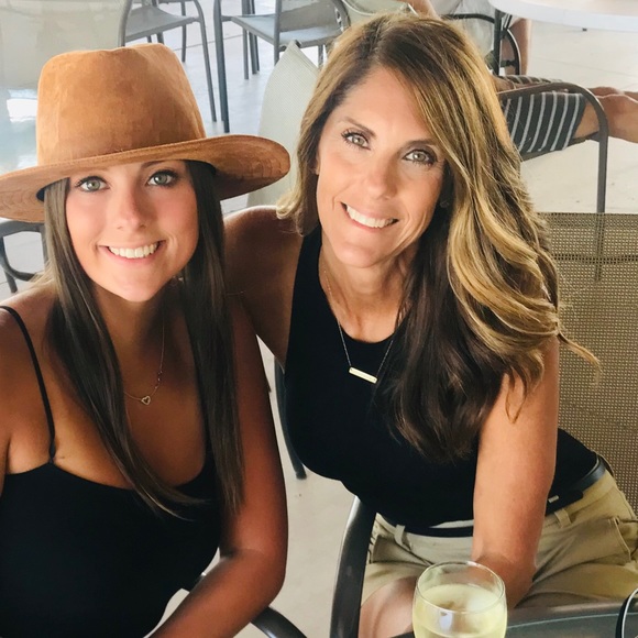 Meet your Posher, Lisa - Picture 1 of 1